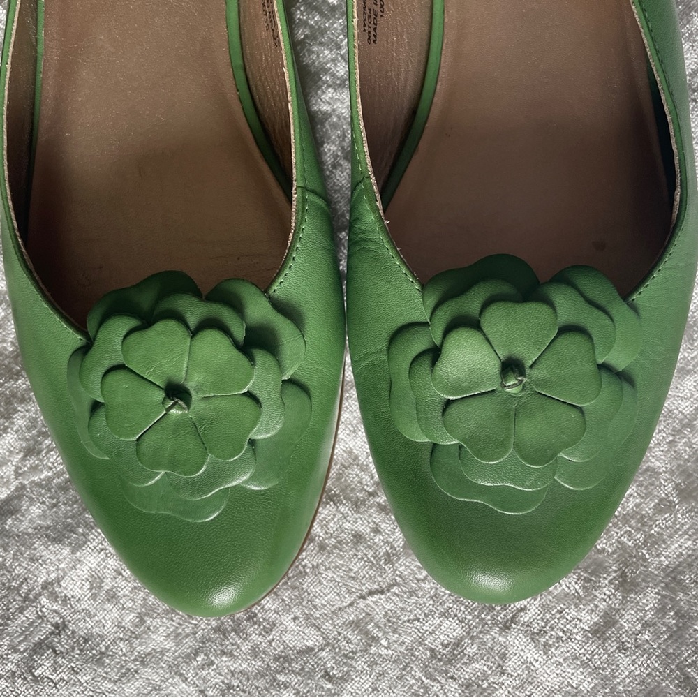 L.L. Bean Green Leather Flats 7m Excellent Condition